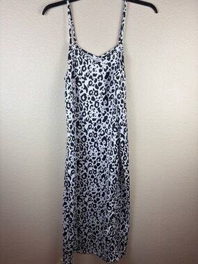 Heartbreak satin cami maxi dress with side split in leopard print Size L